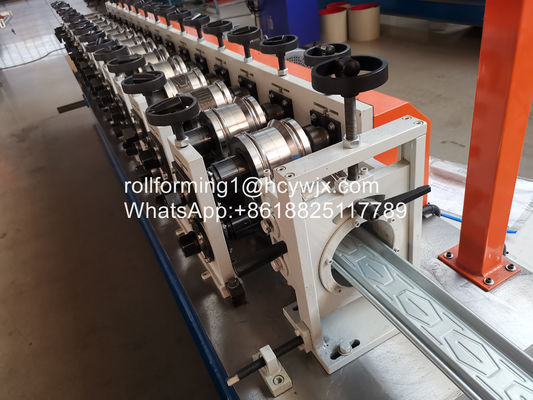 Настраиваемая ширина подачи дверной жалюзи ролл Формирующая машина для толщины 0,8-1,2 мм