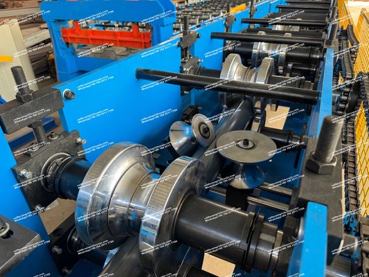 Машина для формования листов с дождевой струной с дождевой струной